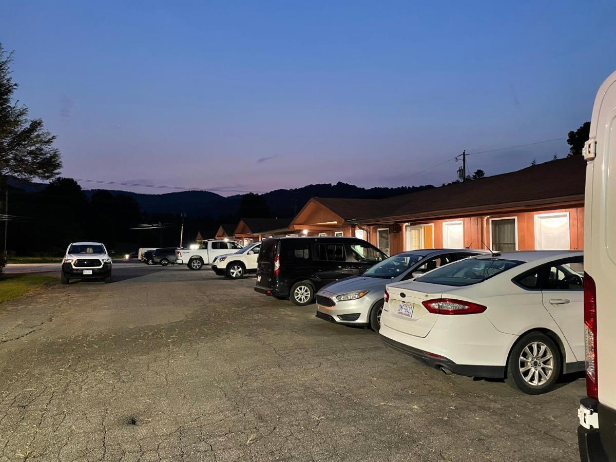Pine Valley Motel Spruce Pine エクステリア 写真