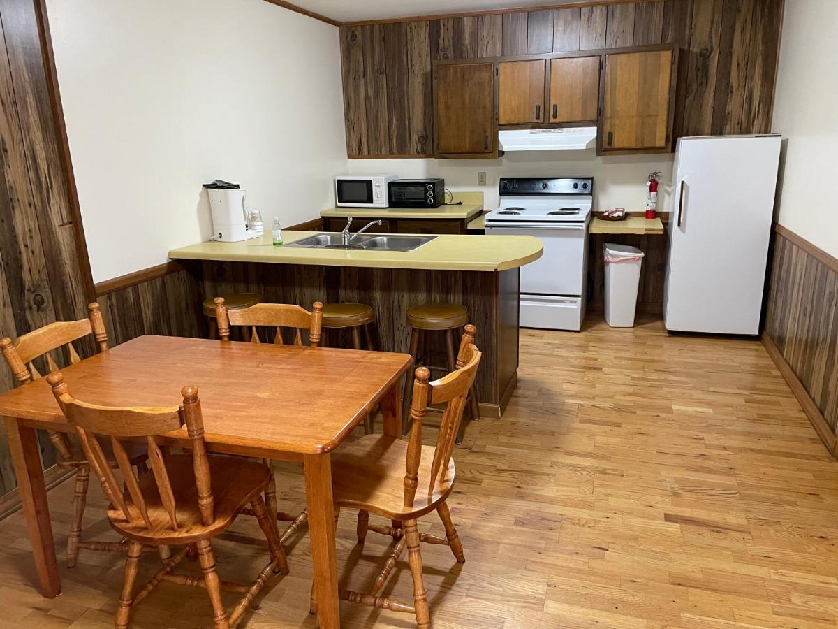 Pine Valley Motel Spruce Pine エクステリア 写真