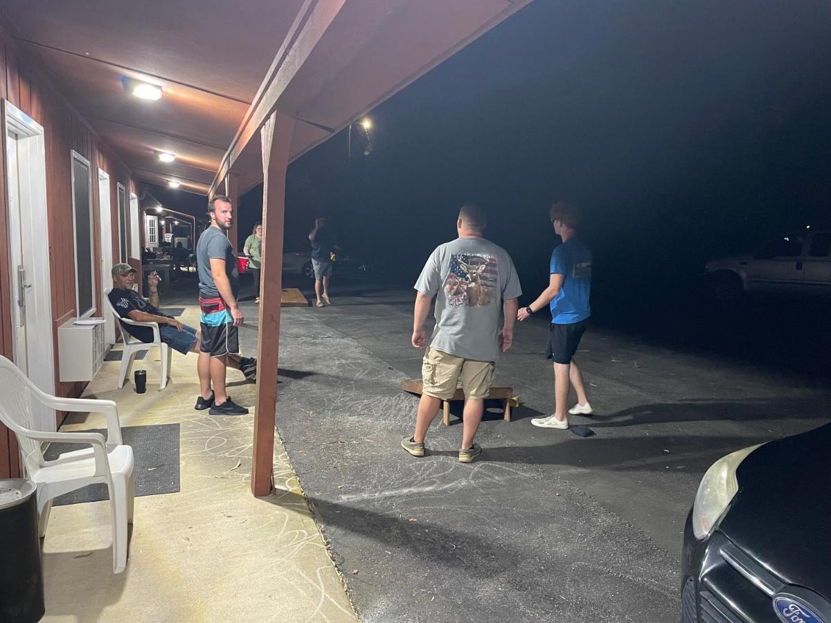 Pine Valley Motel Spruce Pine エクステリア 写真