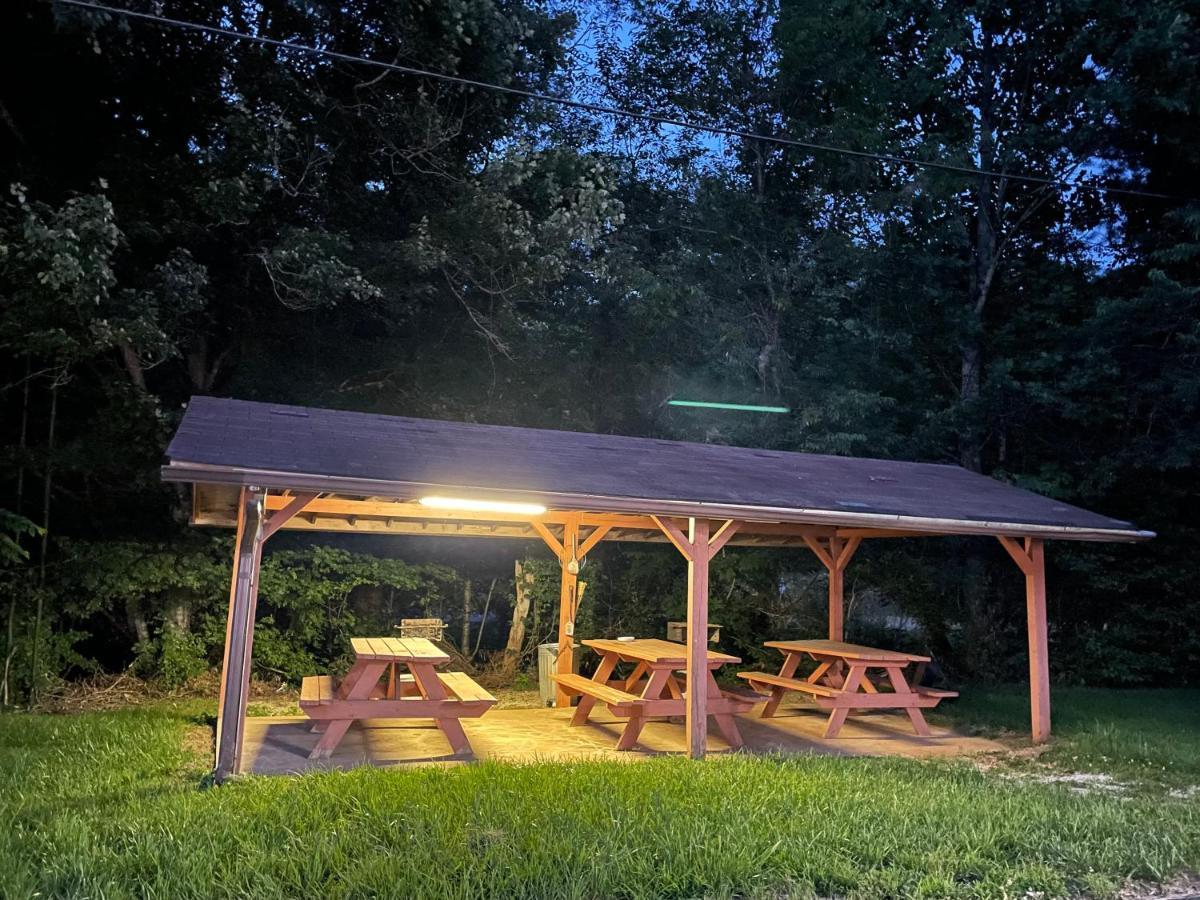 Pine Valley Motel Spruce Pine エクステリア 写真