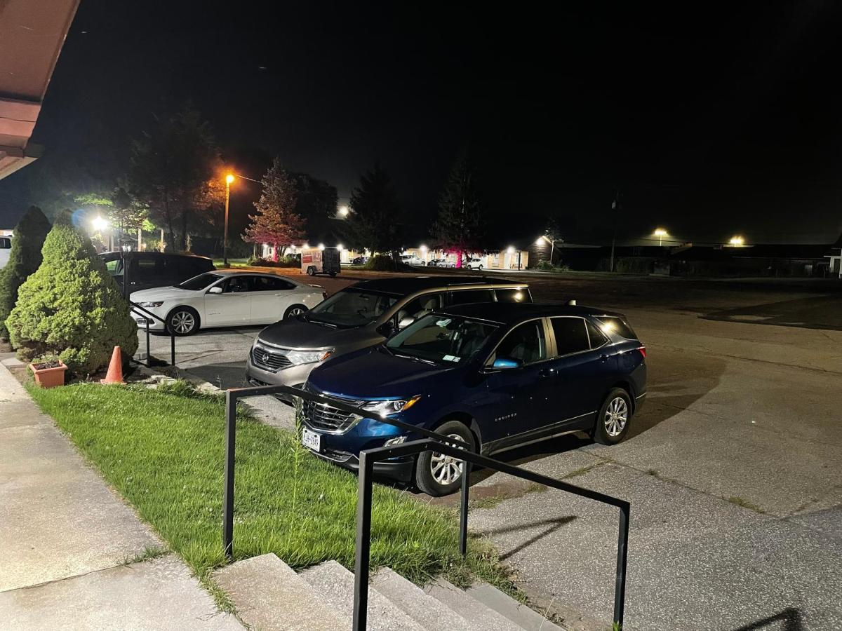 Pine Valley Motel Spruce Pine エクステリア 写真