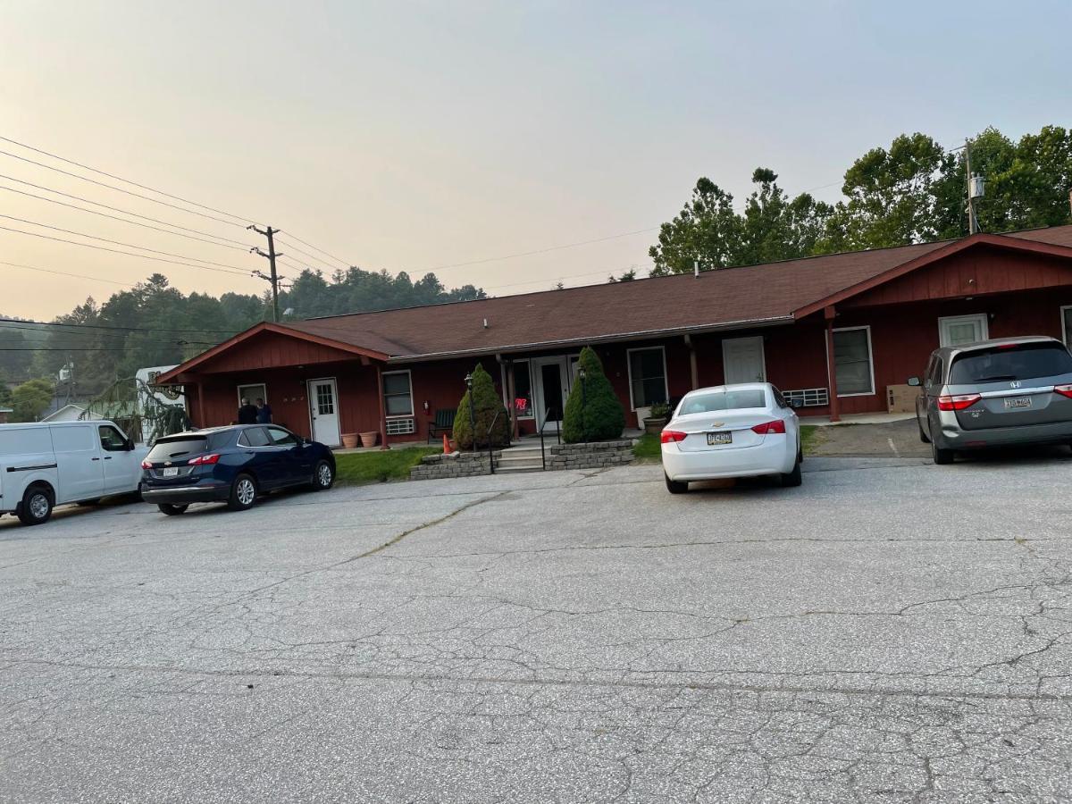 Pine Valley Motel Spruce Pine エクステリア 写真