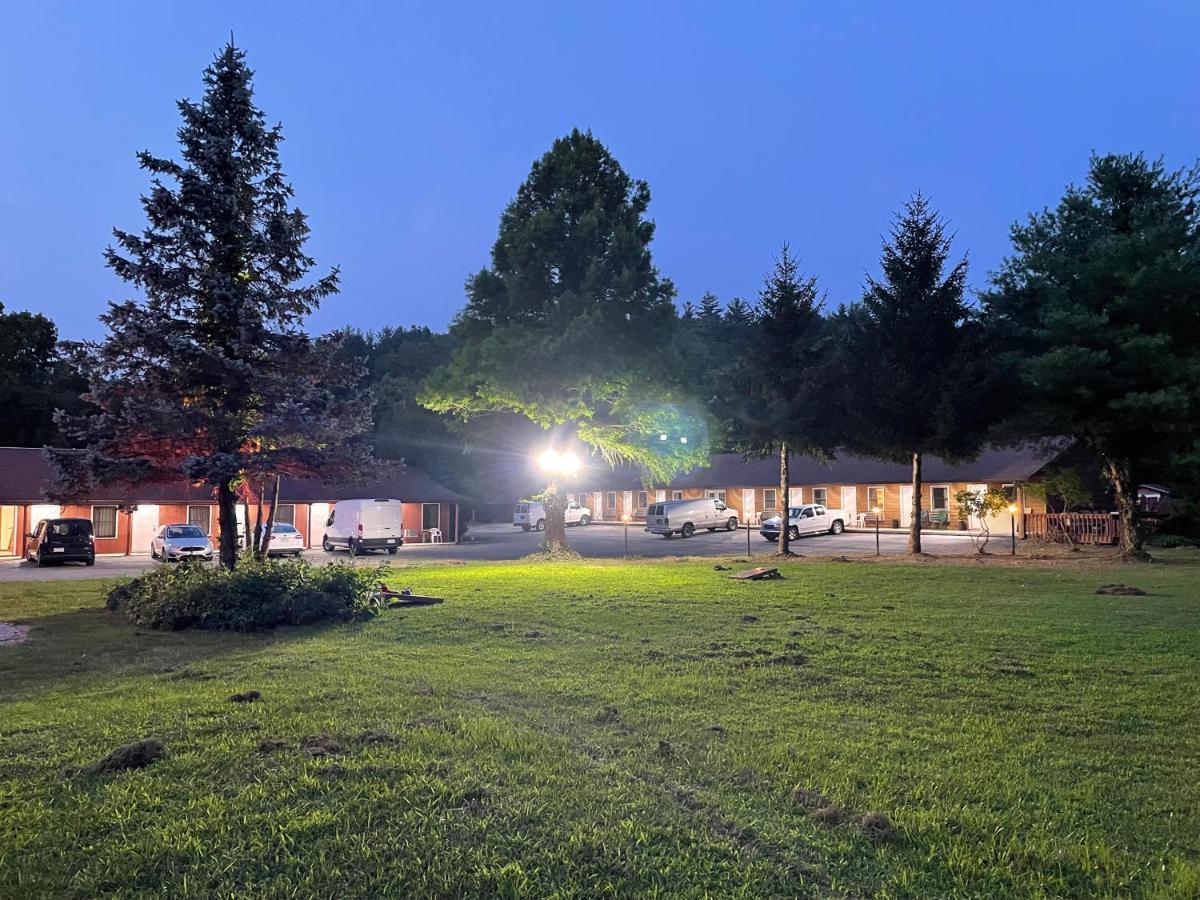 Pine Valley Motel Spruce Pine エクステリア 写真