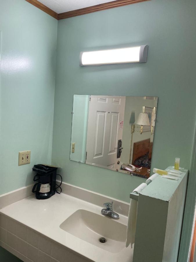 Pine Valley Motel Spruce Pine エクステリア 写真