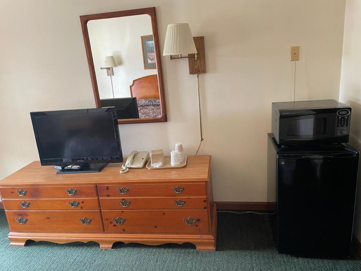 Pine Valley Motel Spruce Pine エクステリア 写真