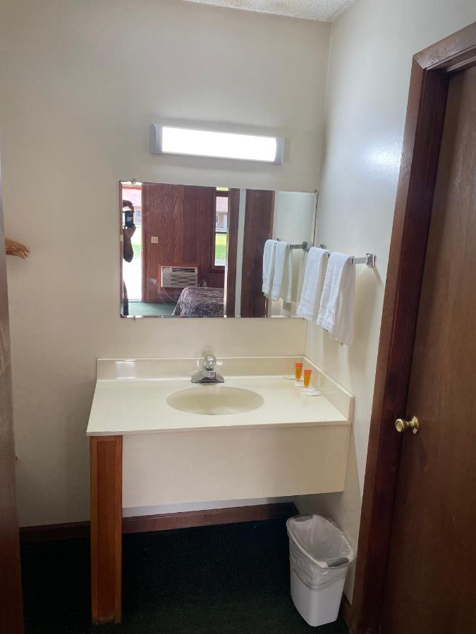 Pine Valley Motel Spruce Pine エクステリア 写真