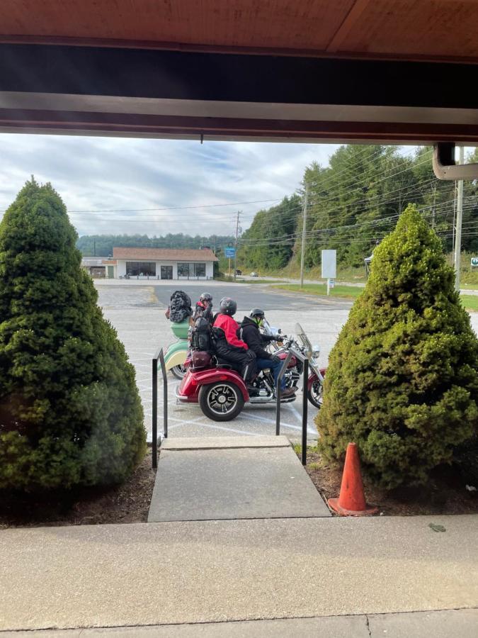 Pine Valley Motel Spruce Pine エクステリア 写真